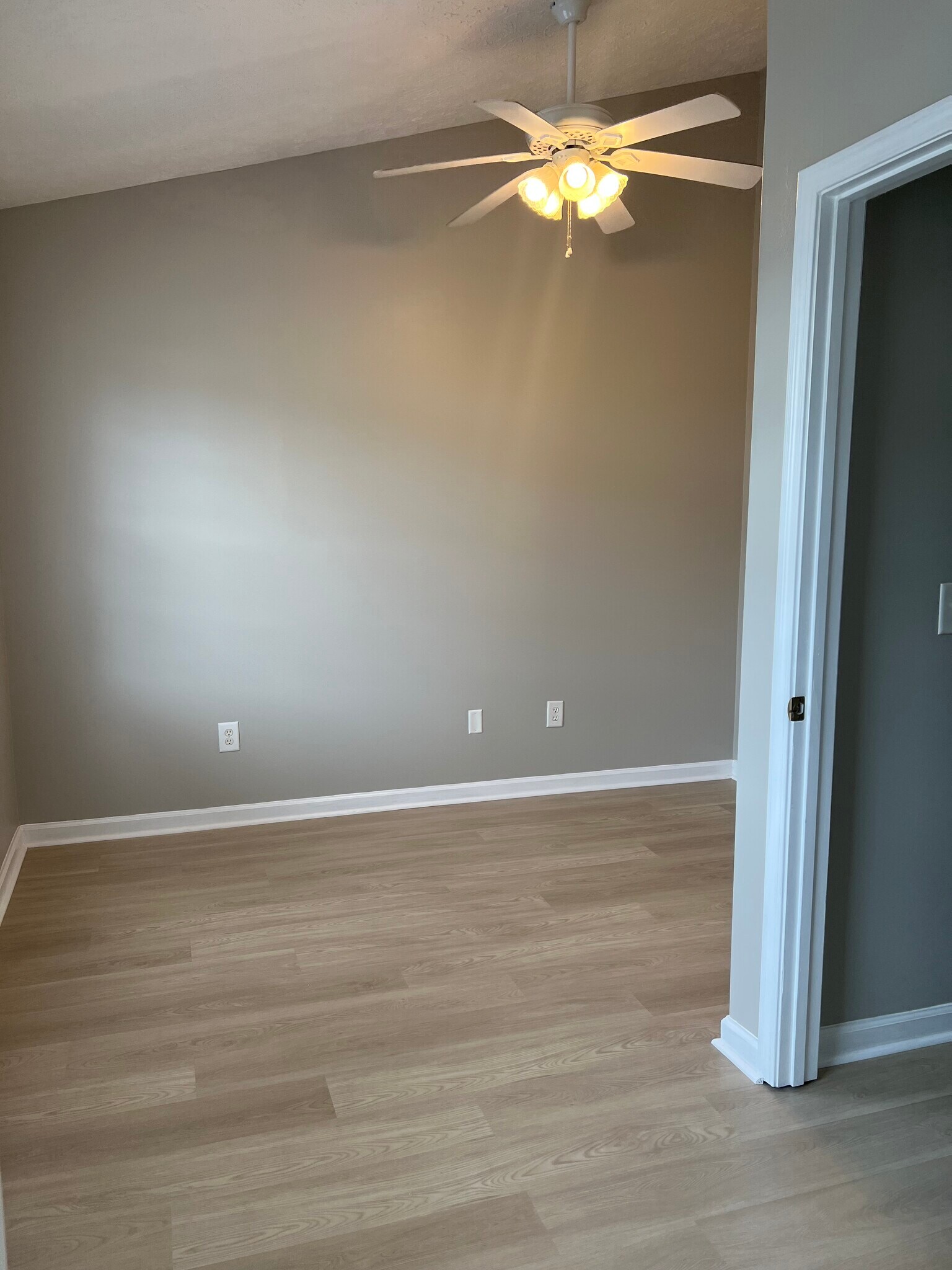 Building Photo - 343 Beaverview Dr
