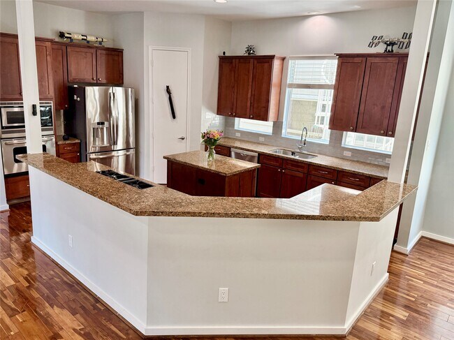 Building Photo - 608 W Drew St