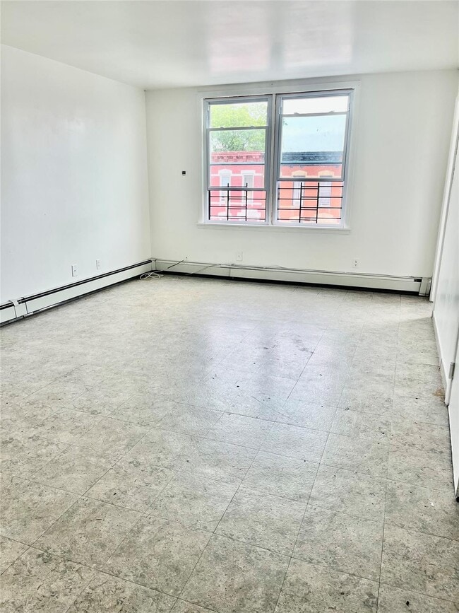 Building Photo - 448 E 141st St