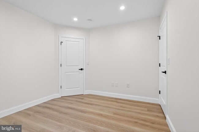 Building Photo - 5925 Woodcrest Ave