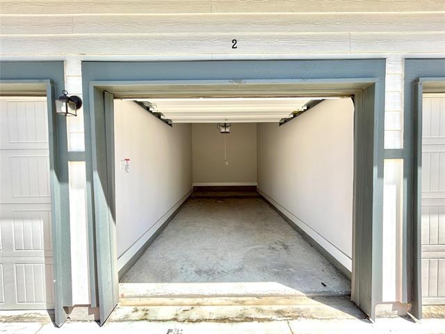 Building Photo - 1830 NE Green Oaks Blvd
