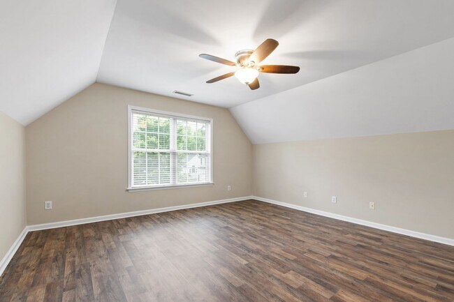 Building Photo - Charming 4-Bedroom with Backyard Retreat i...