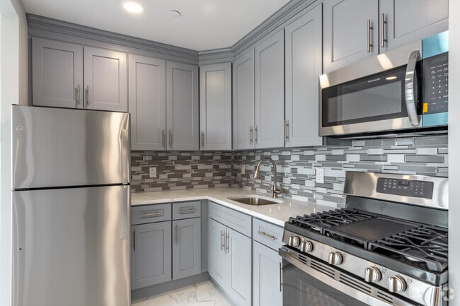 1BR, 1BA - 493SF - Kitchen - 15002 Hillside Ave