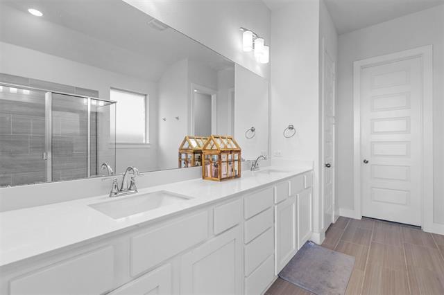 Building Photo - 1408 Lawnview Dr