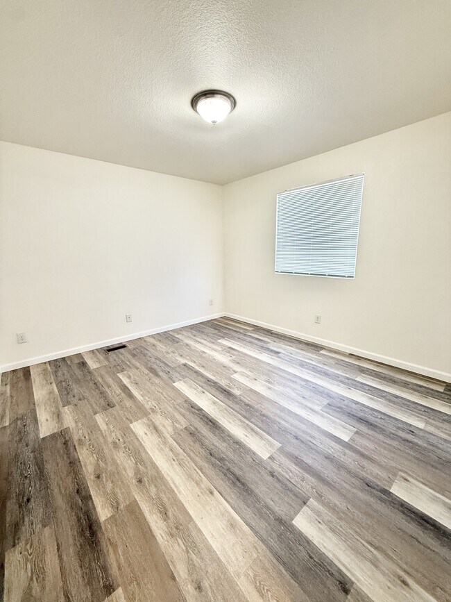 Building Photo - 1952 E 11th St