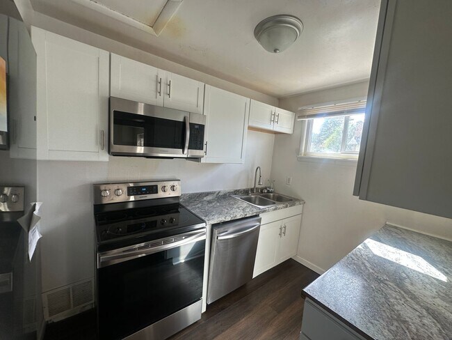 Primary Photo - 2903 E Joseph Ave