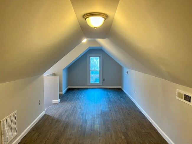 Building Photo - 415 Hollister Ave
