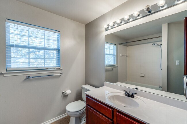 Building Photo - 3-BEDROOM HOME IN GATED COMMUNITY