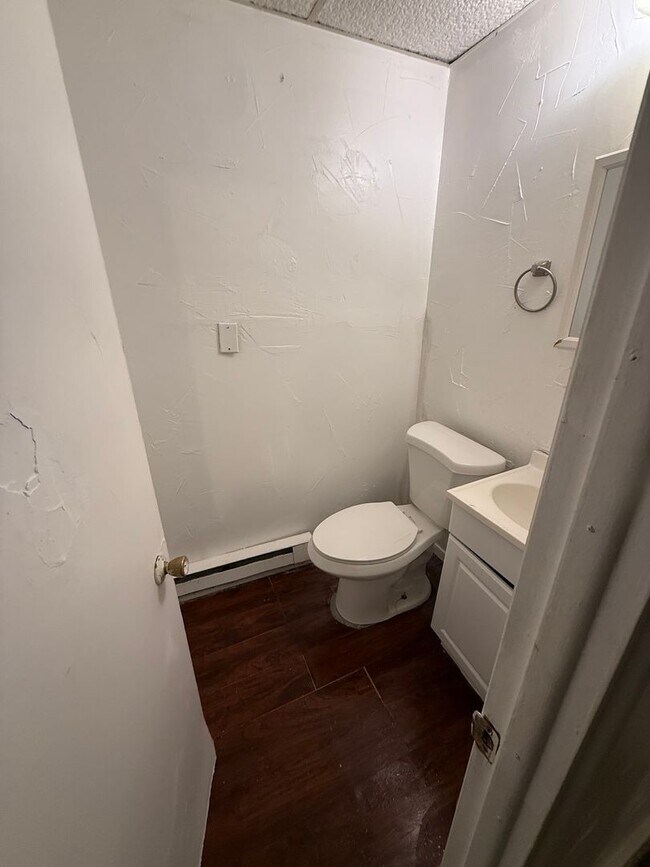 Building Photo - 123 W Walnut St