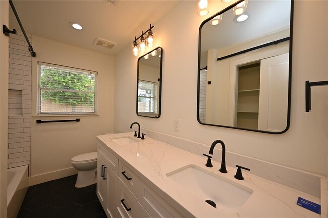 Building Photo - 3007 Maple Grove Ln