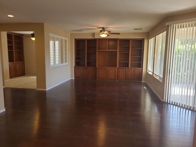 Building Photo - 4457 E Carob Dr