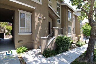 Building Photo - $3,695 - Spacious 2 Bedroom, 2.5 bath tri-level townhouse near Communication Hill in Lancaster Gates