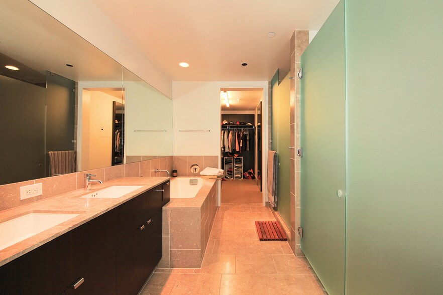 Building Photo - 6250 HOLLYWOOD Blvd