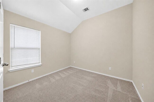 Building Photo - 12913 Pealing Wy