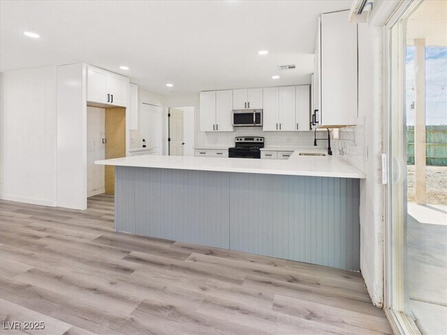 Building Photo - 5610 N Linda St