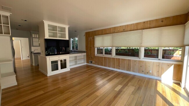 Building Photo - 2962 Gibbons Dr