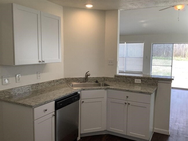 Building Photo - 13318 Hilltop Cir