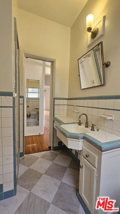Building Photo - 152 S Roxbury Dr