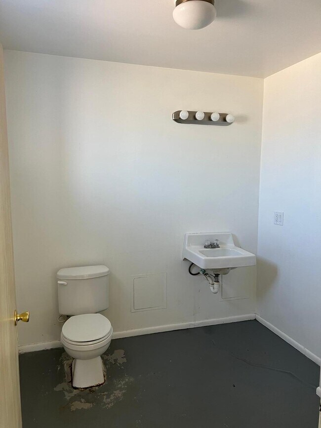 Building Photo - 2754 Agua Fria St