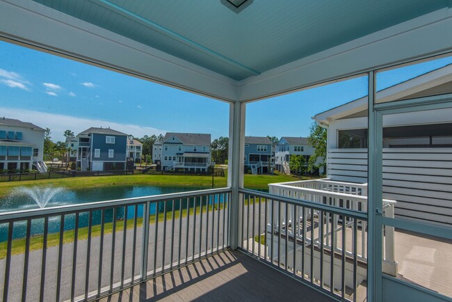 Building Photo - Beautiful Oyster Point Townhome - Mt. Plea...