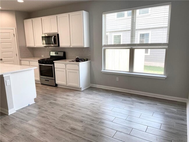 Building Photo - 2216 Limestone Lake Dr