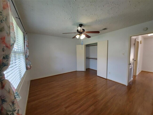 Building Photo - 3807 Quiet Pl Dr