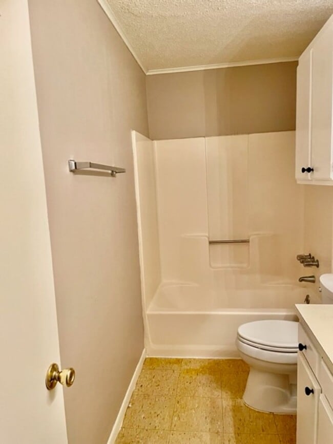 Building Photo - 410-412 N 6th Street