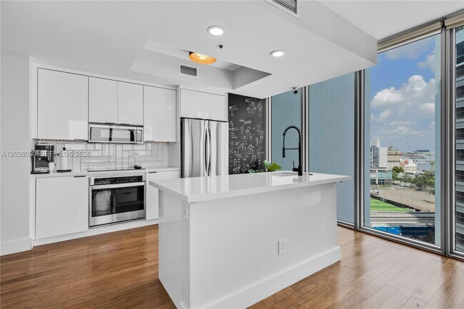 Building Photo - 888 Biscayne Blvd