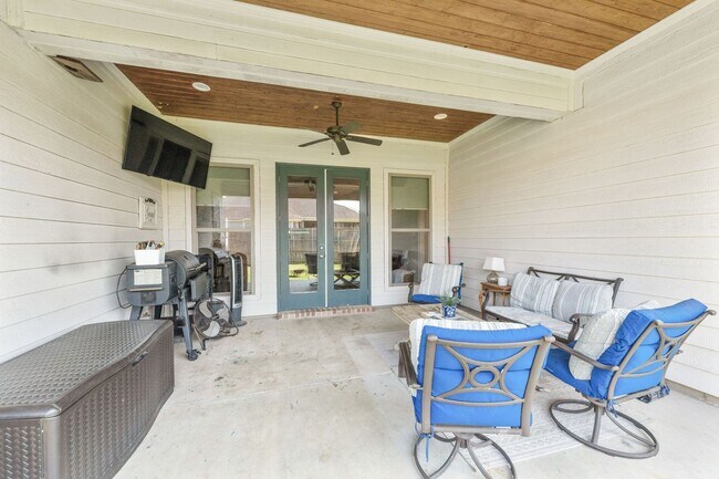Building Photo - Luxury Living in The Woodlands - COMING SO...