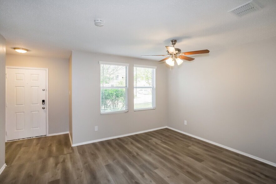 Building Photo - 1824 Lariat Dr