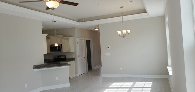 Building Photo - 3 bedroom, 2 bath condo at Queens Harbour