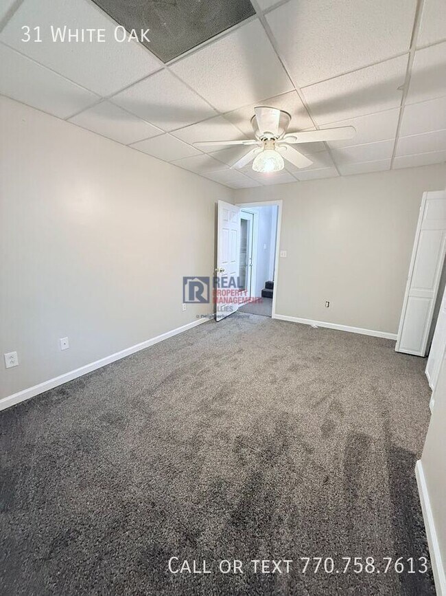 Building Photo - 31 White Oak Dr SE