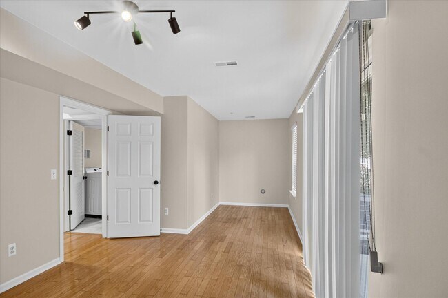 Building Photo - 379 Cherry Orchard Rd