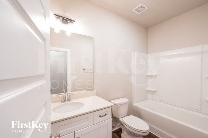 Building Photo - 1325 Brookhaven Dr