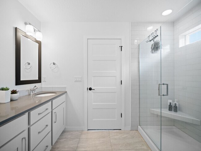 Building Photo - 4 bedroom Modern Home at Eagle Ridge Estates