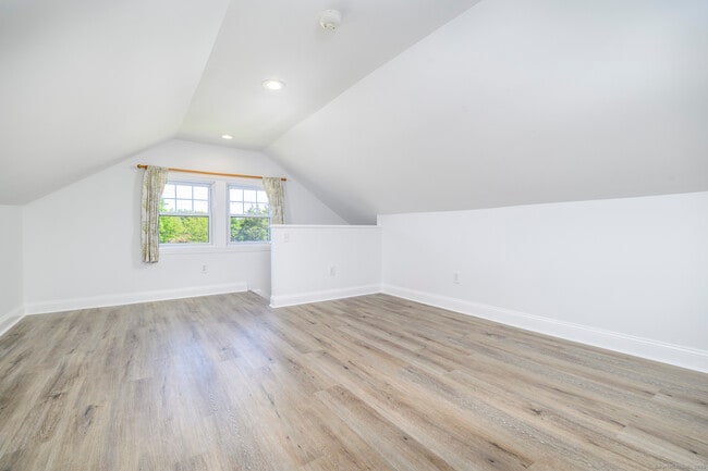 Building Photo - 20 Scofield Pl