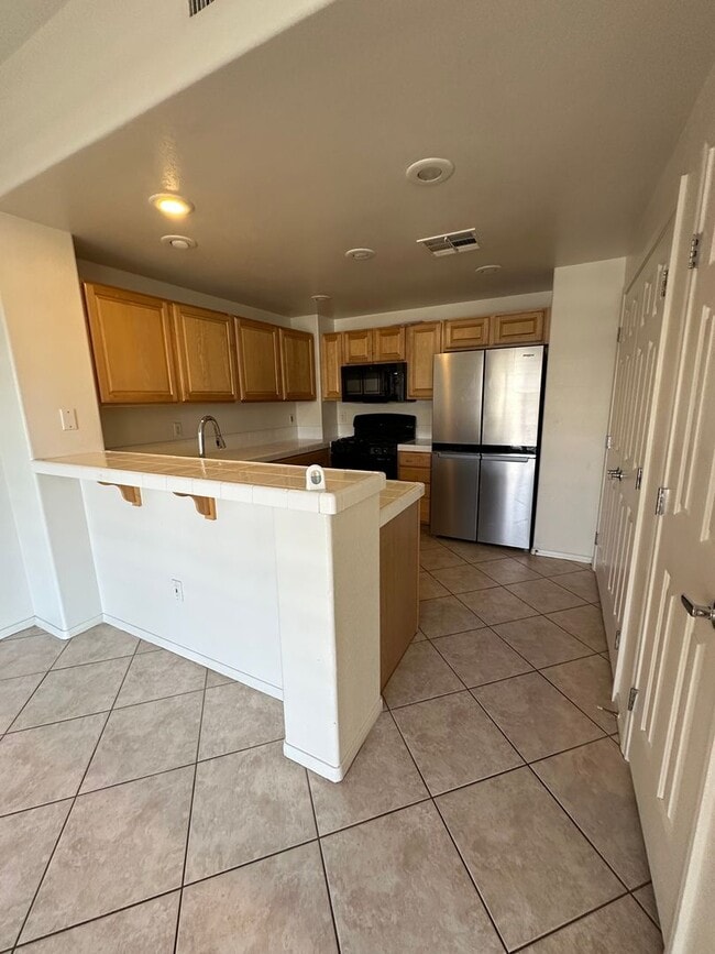 Building Photo - MUST SEE 2 BEDROOM CONDO IN SUMMERLIN!