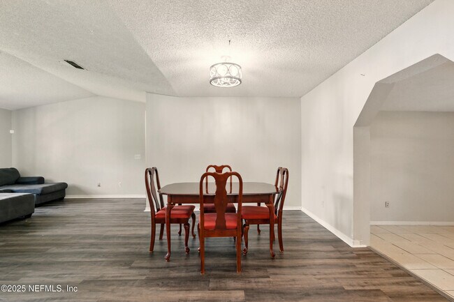 Building Photo - 6343 Alfredo Ct