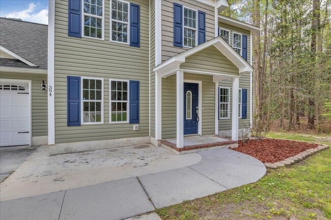 Building Photo - 3 Bedroom 2.5 Bathroom Home