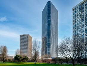 Building Photo - 5415 N Sheridan Rd
