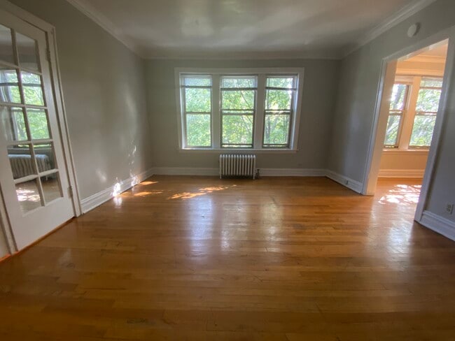 Building Photo - 1525 W Estes Ave