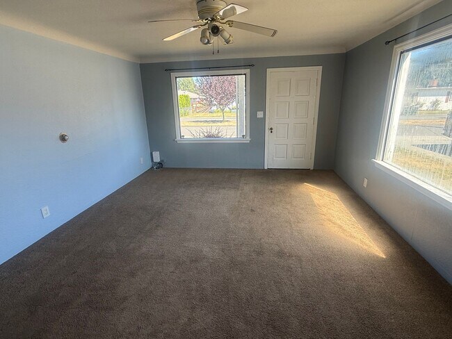 Building Photo - Sedro Woolley Two Bedroom With Large Shop