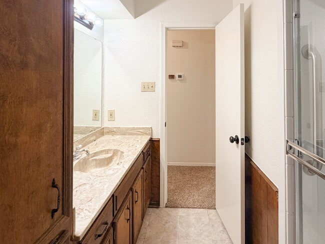 Building Photo - 3 Bedroom, 2 Bath Home in Burleson - Great Location!
