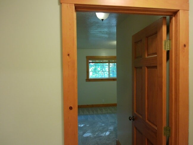 Building Photo - 996 Thrushwood Dr