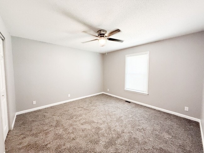 Building Photo - 3 Bedroom 2 Bathroom Home!!