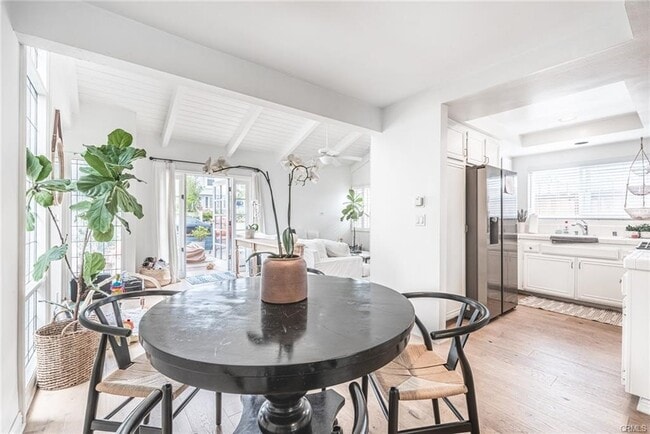 Building Photo - 719 Poinsettia Ave