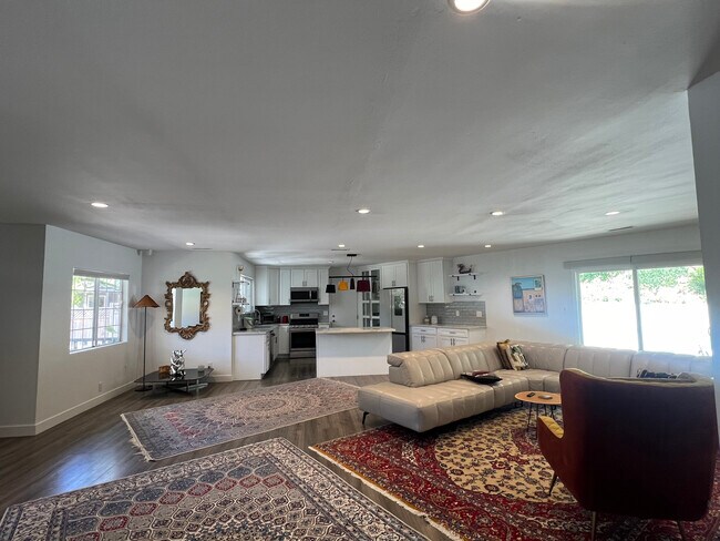 Building Photo - 21523 Dumetz Rd