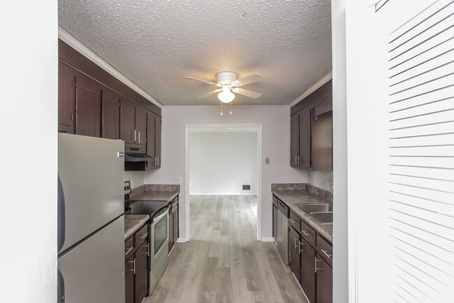 Building Photo - 101 Serpentine Rd