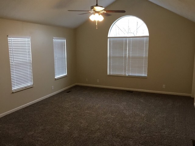 Building Photo - 104 Charleston Ct