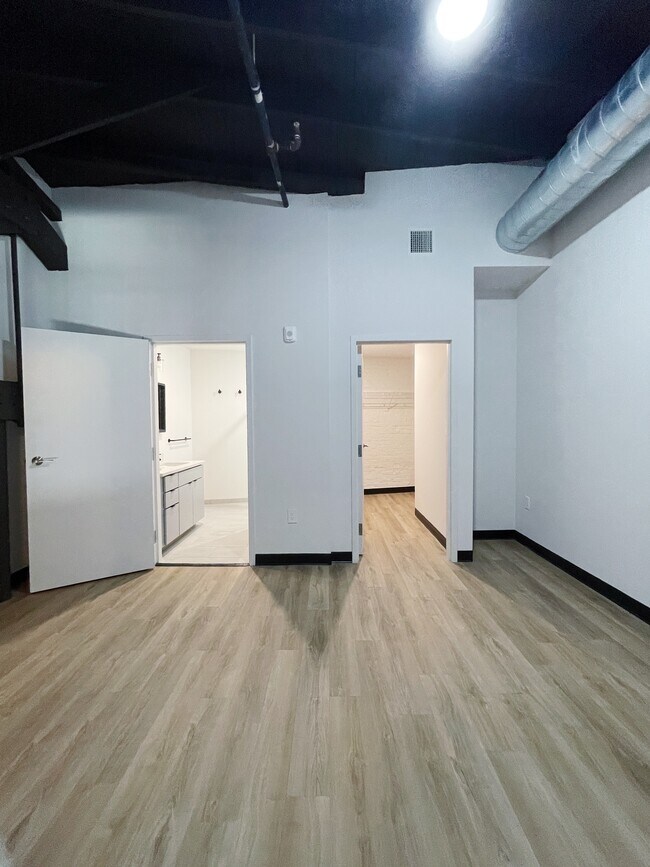 Building Photo - 193 S Saint Andrews St